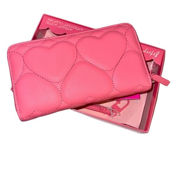 Betsey Johnson Pink Faux Leather Heart Quilted Boxed Z/A Wallet Wristlet Clutch - Picture 6 of 10